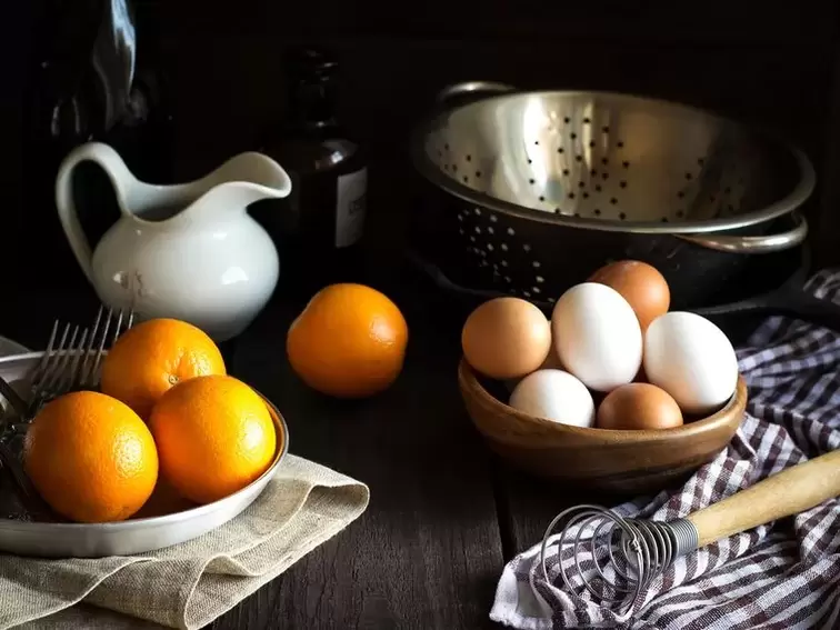 eggs and oranges for egg feeding
