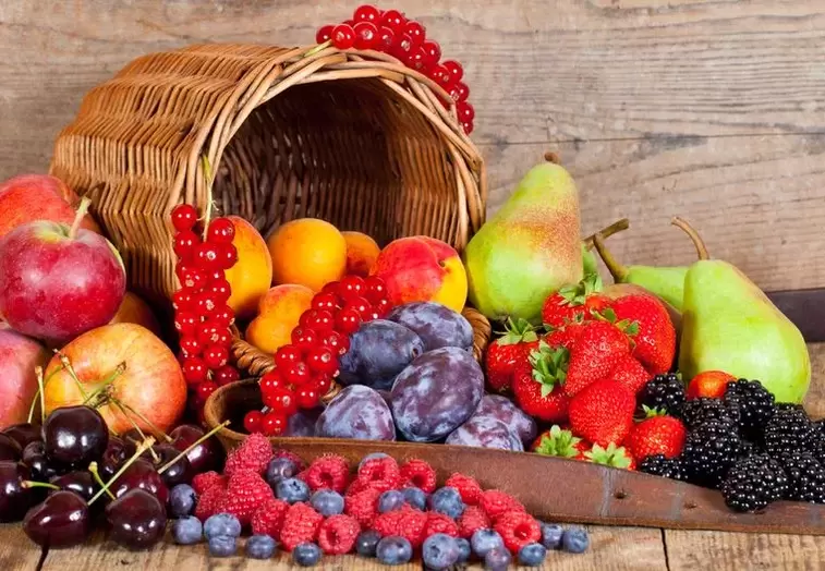 fruits and berries for eating eggs