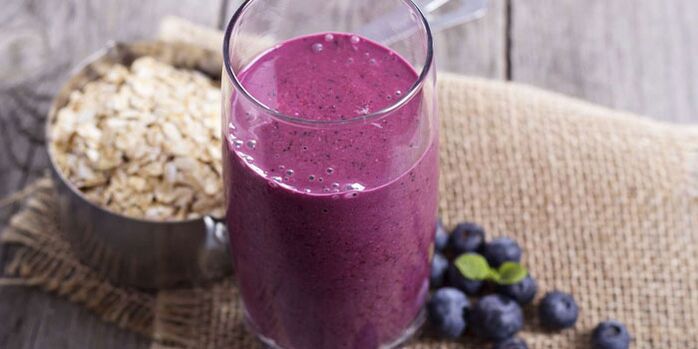 Blueberry oatmeal smoothie is a healthy way to lose weight