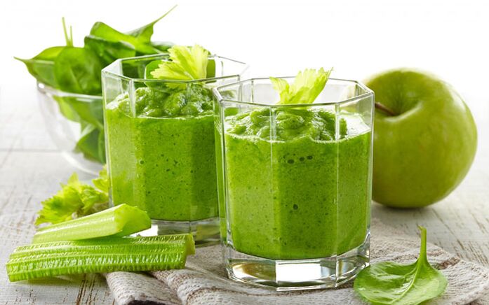 Green smoothie for weight loss with celery and apples