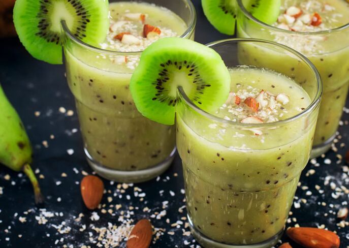 Kiwi smoothie and ripe banana for weight loss
