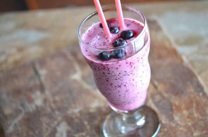 Pear and blueberry smoothie - a fruit and berry weight loss cocktail