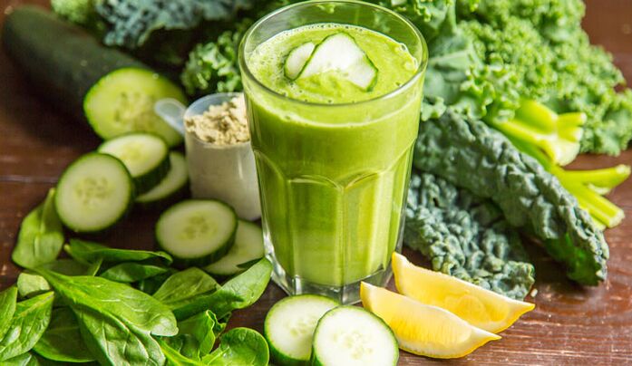 Smoothie based on cucumber and herbs effectively burns fat